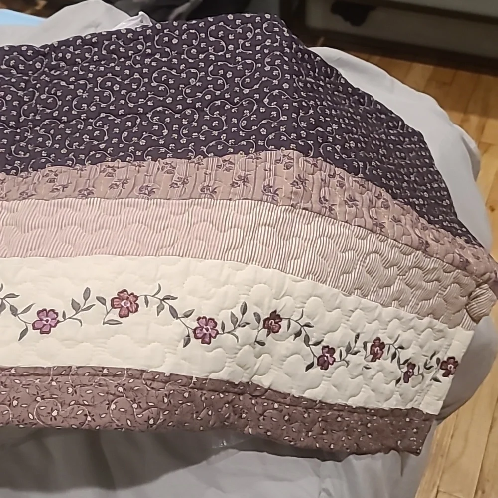 ❤️10/$40 New gorgeous quilted valence floral